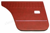 Deurpaneel achter rood