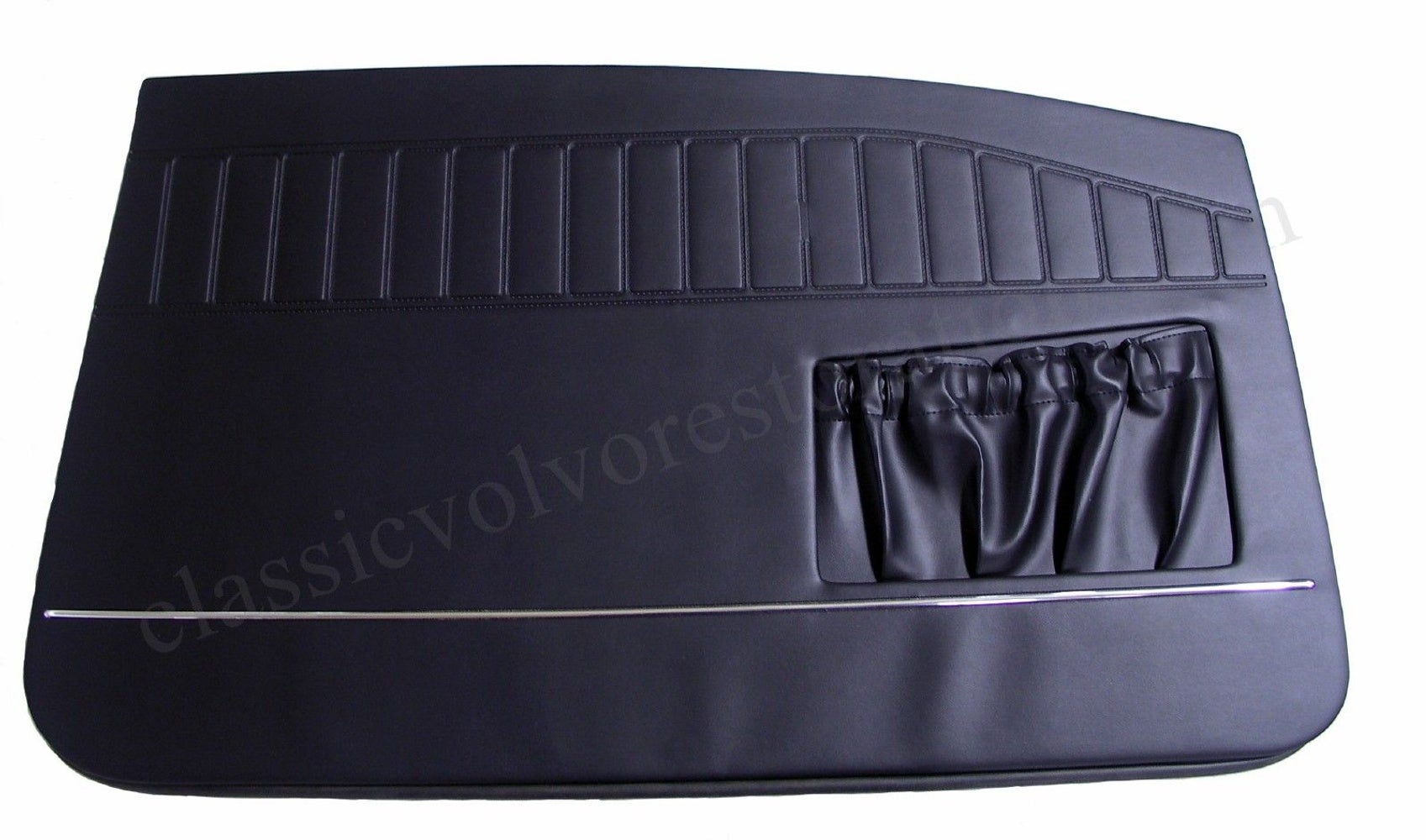 Deurpanelen voor Volvo Amazon 2d 1966-68, zwart met smalle chroomstrip.