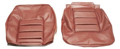 Bekleding voor de voorstoelen van een Volvo 140GL, 164 uit 1970-74, bordeauxrood.