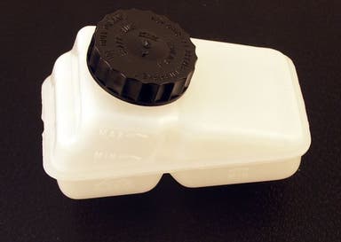 Vervanging van het remvloeistofreservoir voor Volvo 140, 164